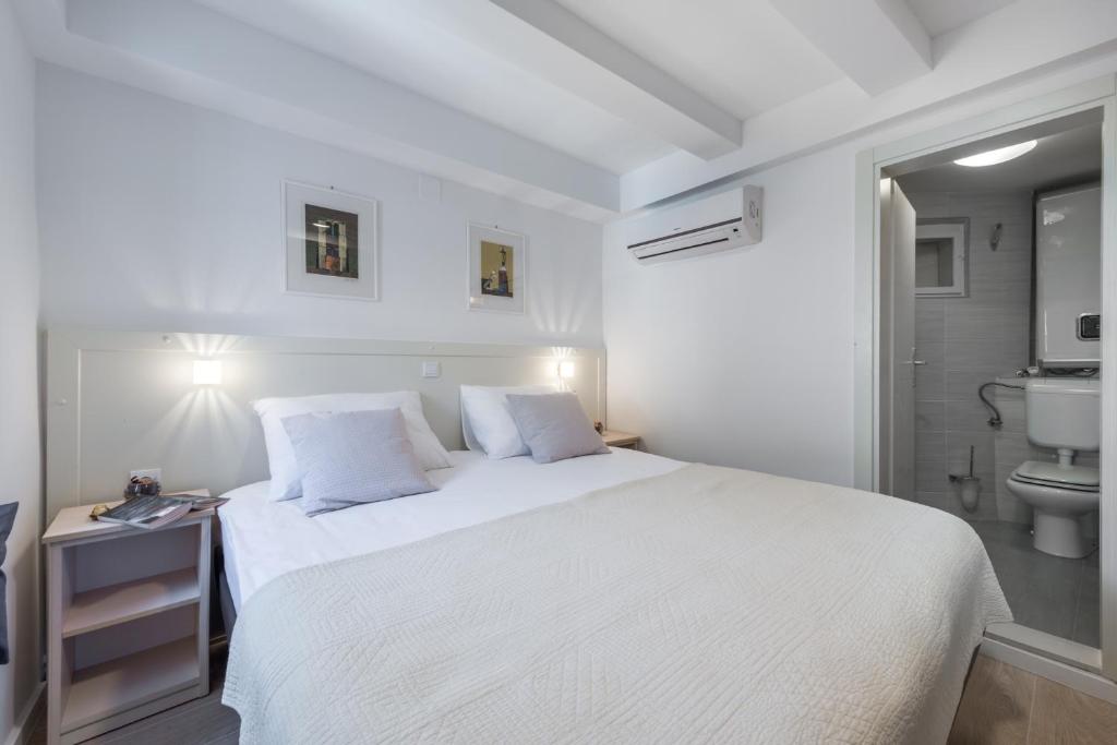 Posteľ alebo postele v izbe v ubytovaní Rooms Andro