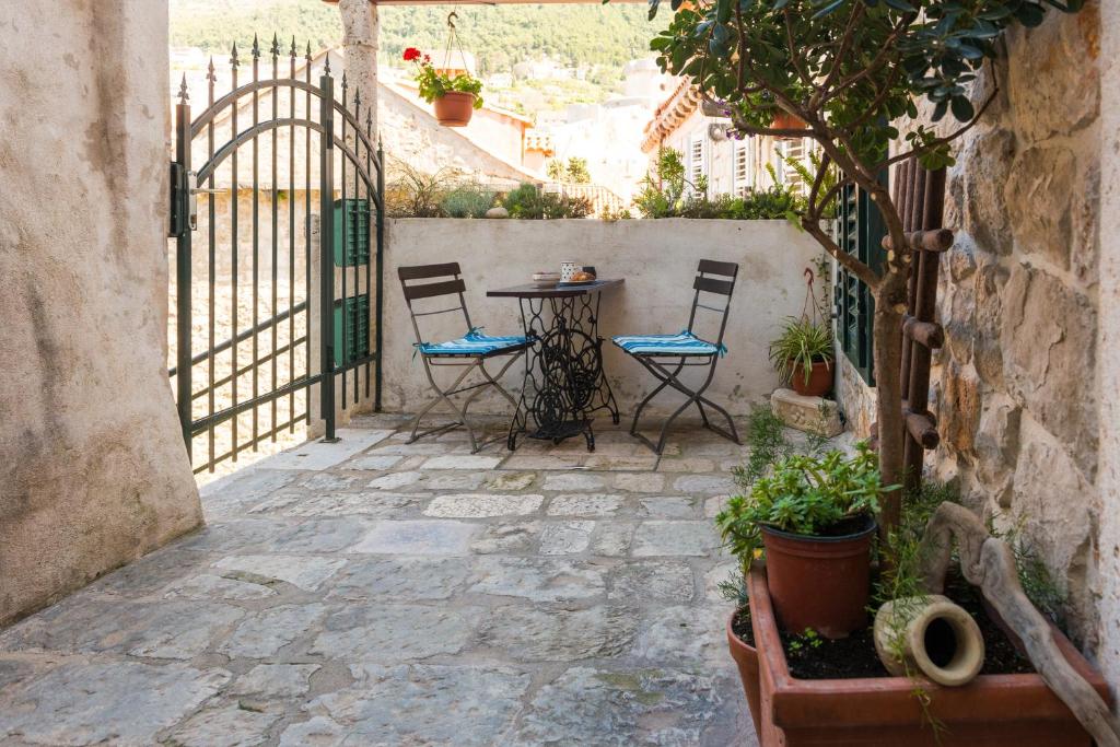 Patio alebo iná vonkajšia časť ubytovania Rooms Andro