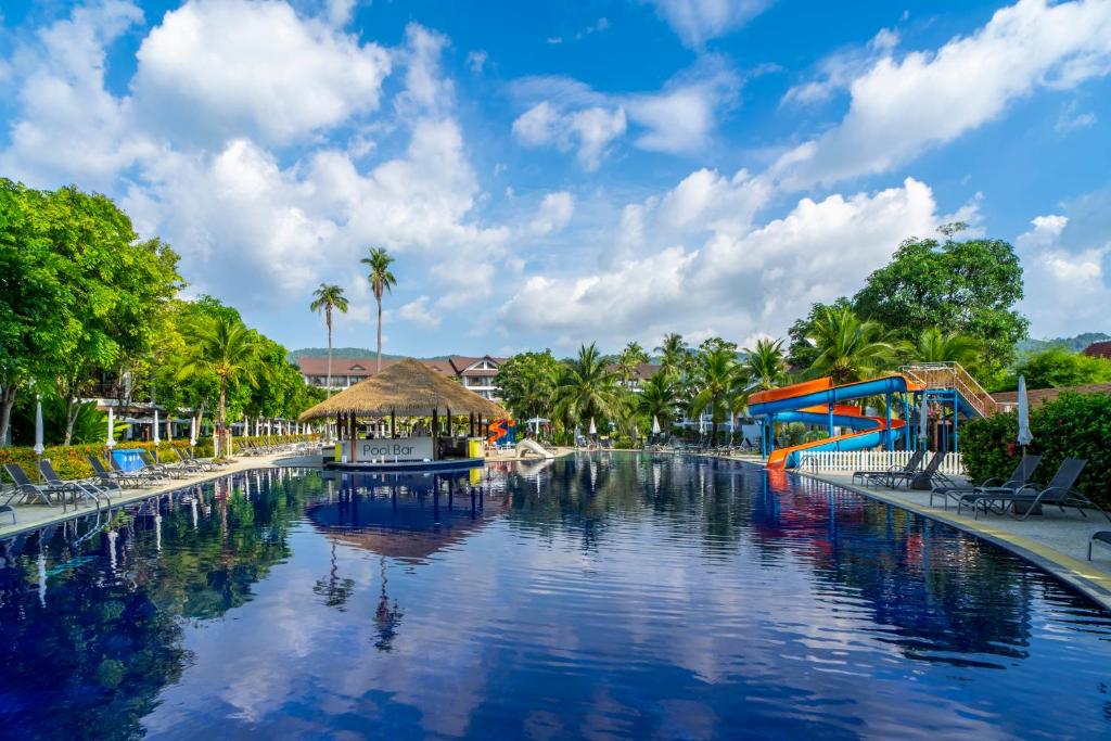 Bazén v ubytování Sunwing Kamala Beach nebo v jeho okolí