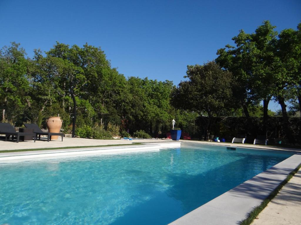 Bazén v ubytování Mas Val-Chênaie Gordes nebo v jeho okolí
