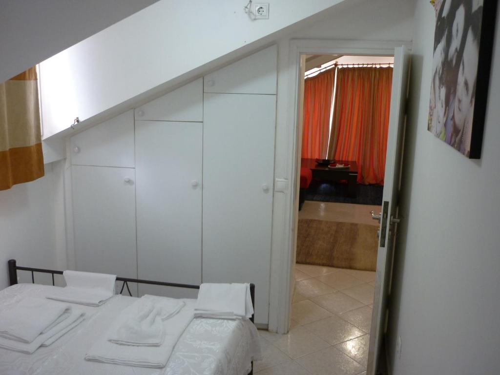 Postel nebo postele na pokoji v ubytování Attic flat ''Tsoukalas Group''