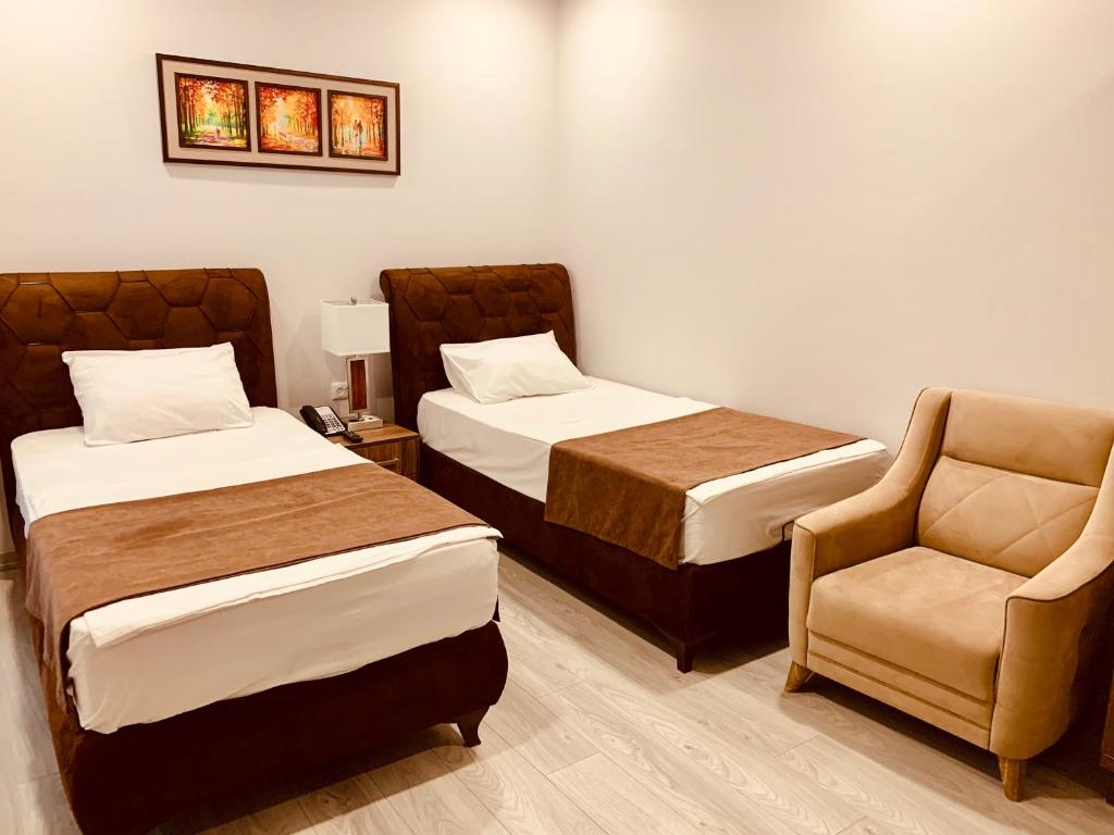 Postel nebo postele na pokoji v ubytování Hotel Tsereteli Palace