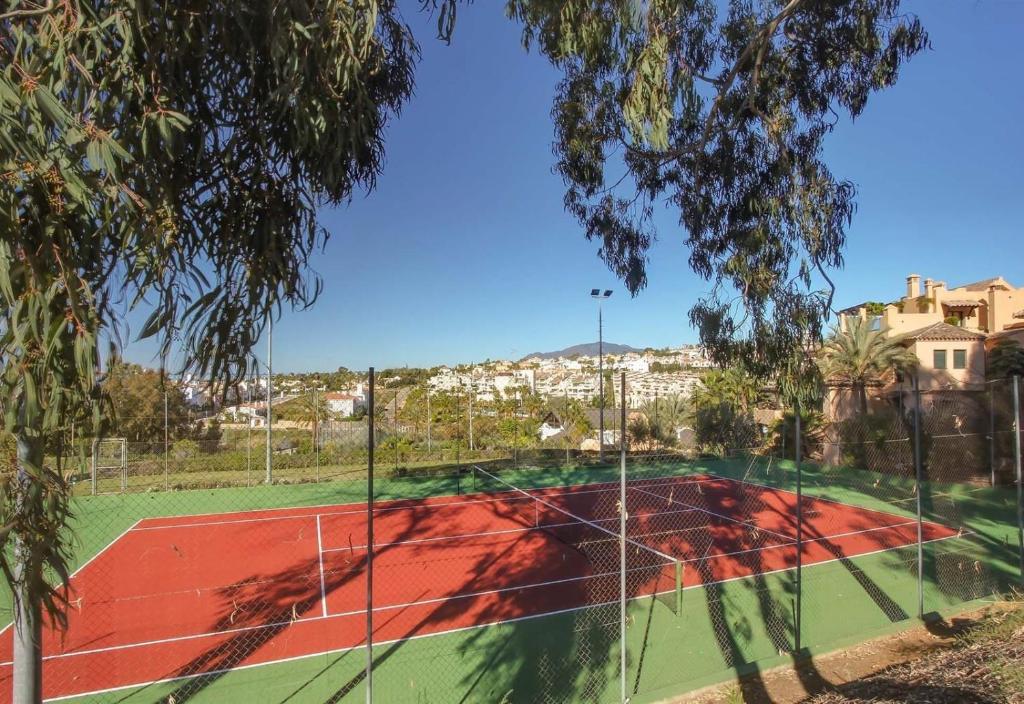 Tenis lub squash w obiekcie Casa Eucalyptus Family Home lub w pobliżu