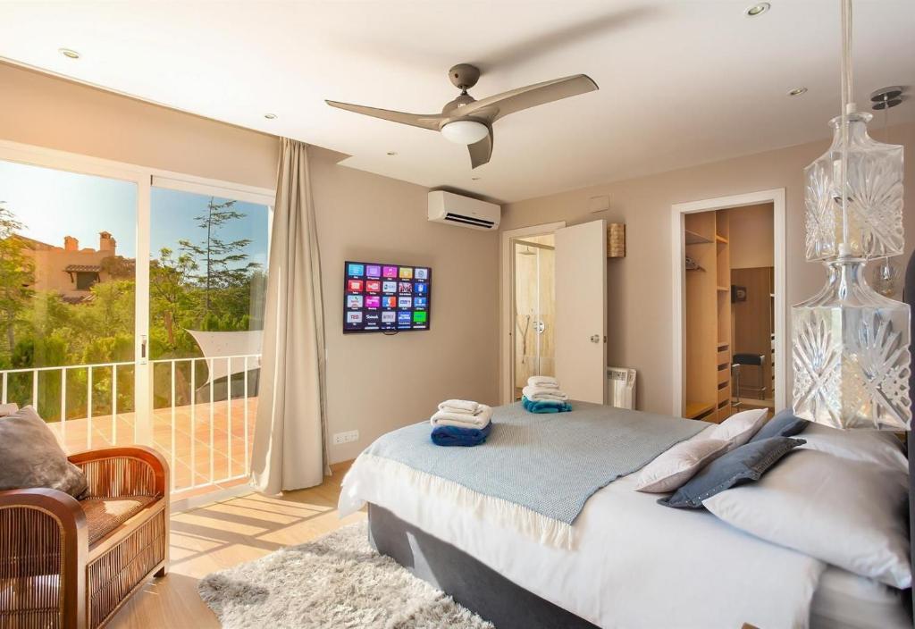 Telewizja i/lub zestaw kina domowego w obiekcie Casa Eucalyptus Family Home