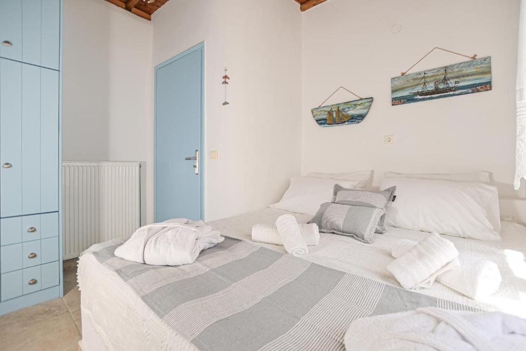 A bed or beds in a room at Naxos Pantheon House Panoramic View