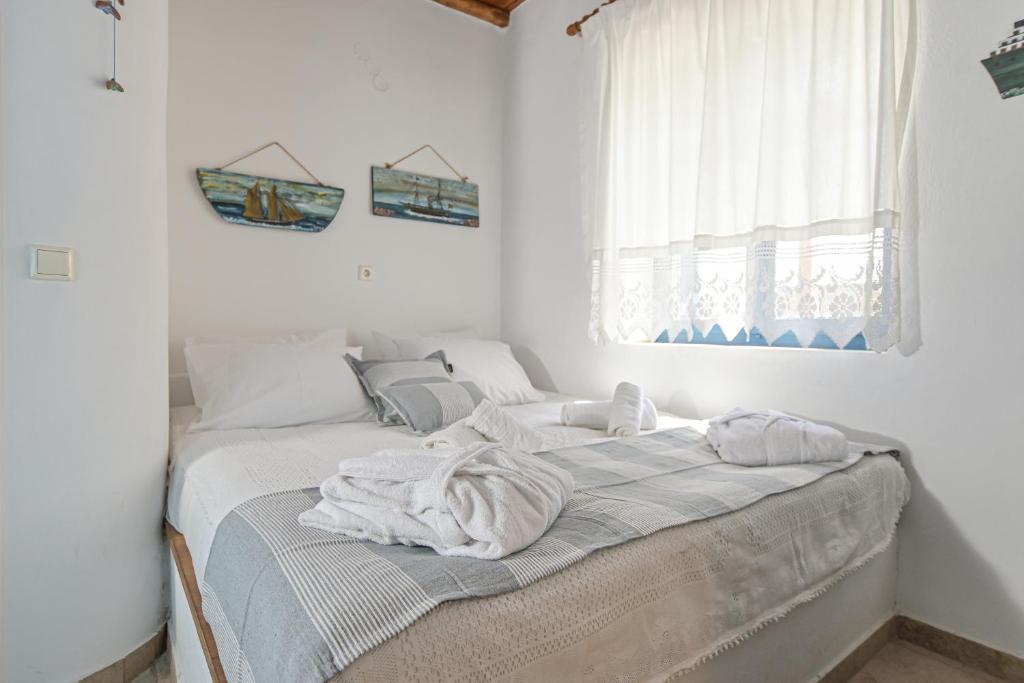 A bed or beds in a room at Naxos Pantheon House Panoramic View