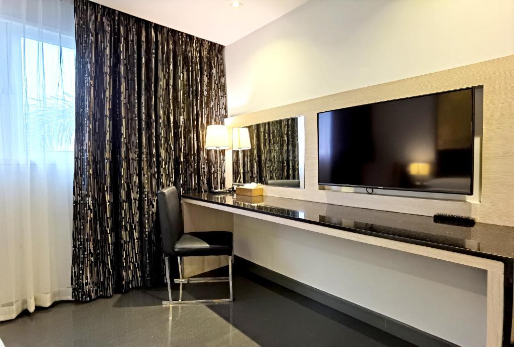 TV a/nebo společenská místnost v ubytování Nova Express Pattaya Hotel