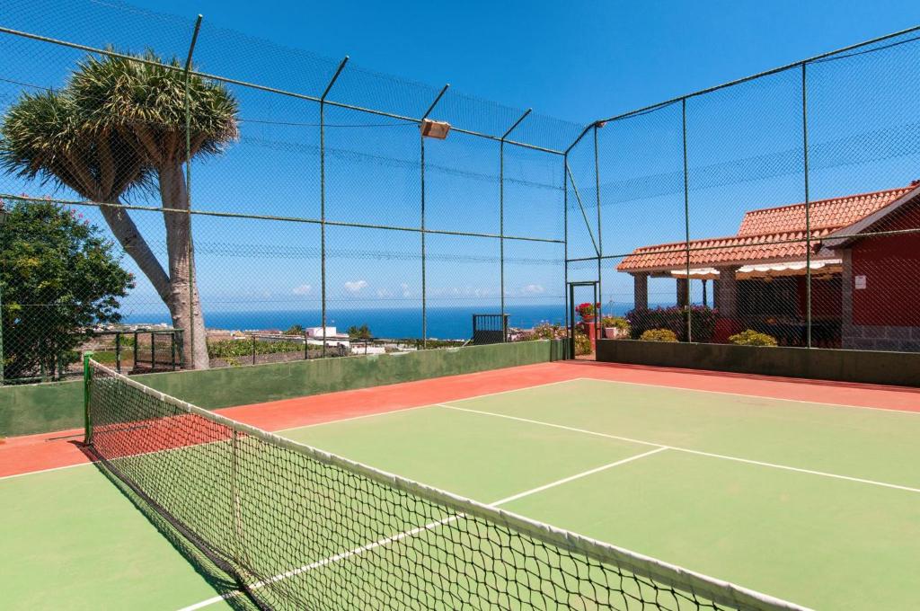 Tenis a/nebo squash v ubytování Traditional Arucas by VillaGranCanaria nebo okolí