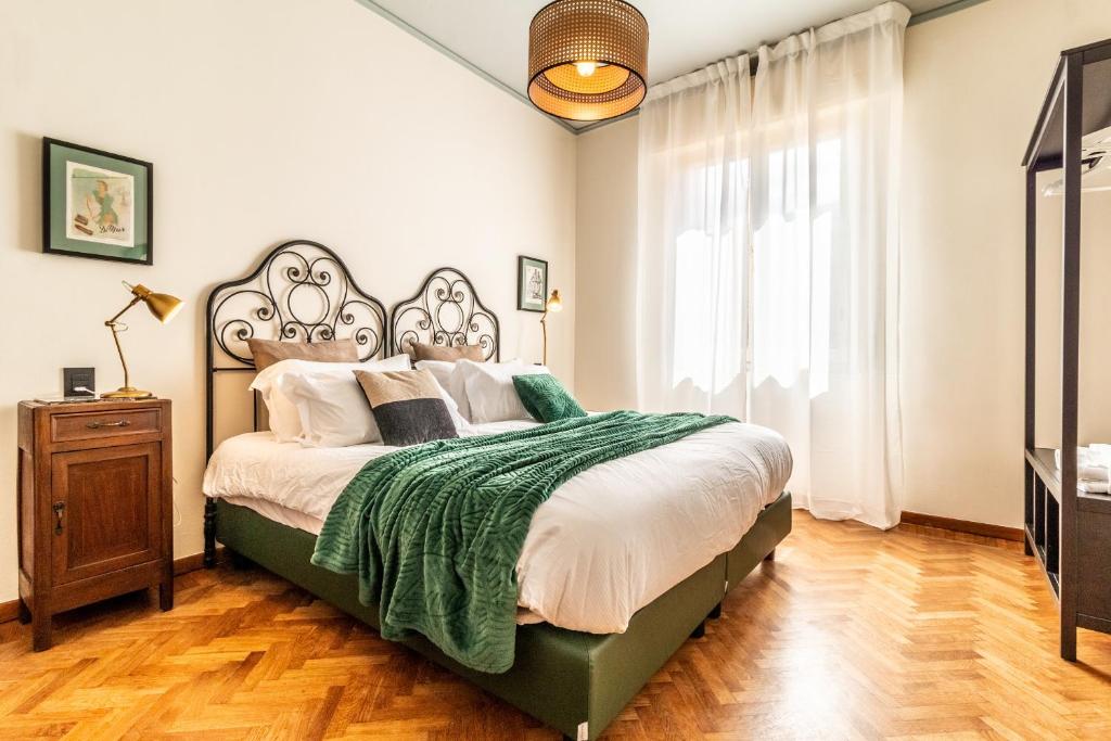 A bed or beds in a room at Dimora Vintage San Tommaso by Wonderful Italy