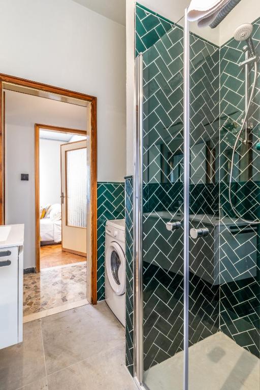 A bathroom at Dimora Vintage San Tommaso by Wonderful Italy