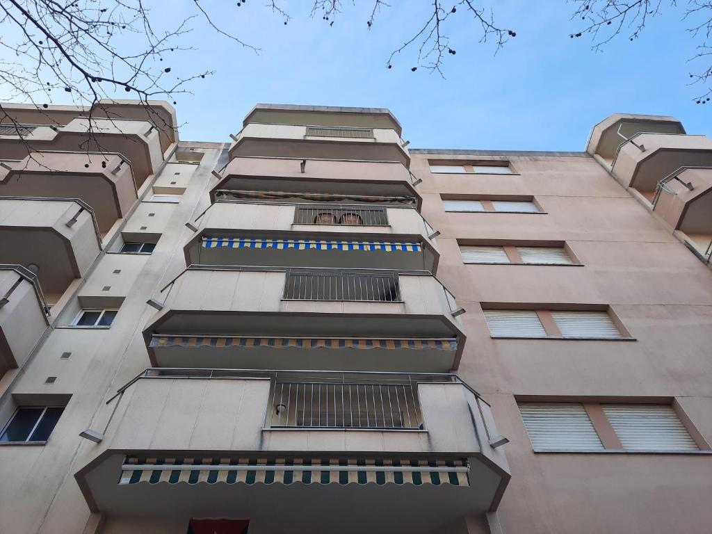 Budova, v ktorej sa apartmán nachádza