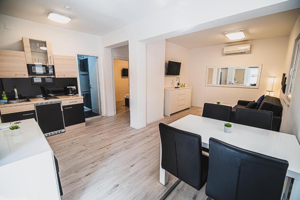 Downtown Park Apartments with Balcony - Apartment With Balcony