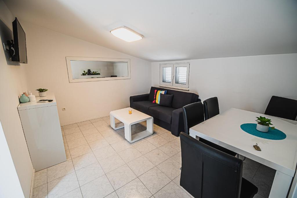 Downtown Park Apartments with Balcony - Apartment With Terrace