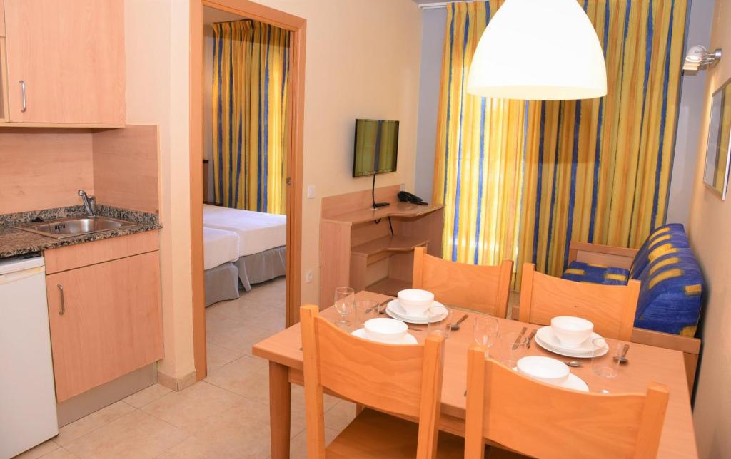Kuchyň nebo kuchyňský kout v ubytování Aparthotel SunClub Salou