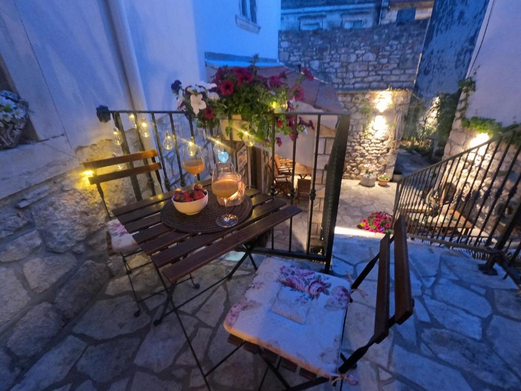 Balkón nebo terasa v ubytování Stone House Hedonia