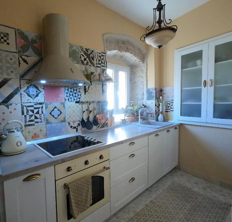 Kuchyň nebo kuchyňský kout v ubytování Stone House Hedonia