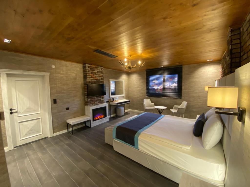 Postel nebo postele na pokoji v ubytování Elifim Resort Hotel