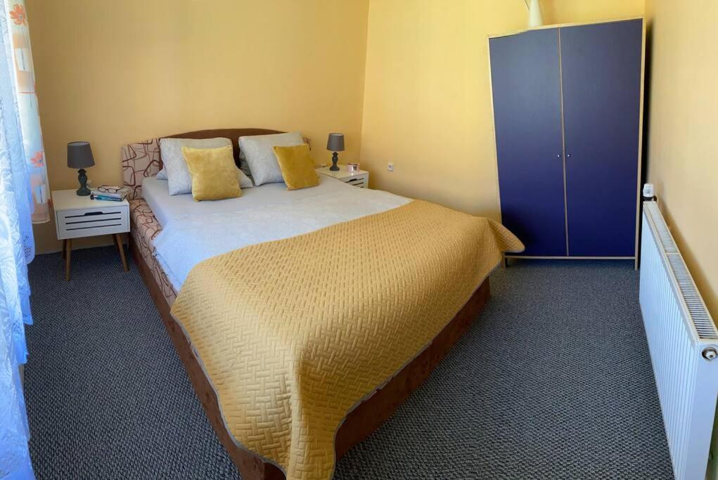 Postel nebo postele na pokoji v ubytování Apartment Anna