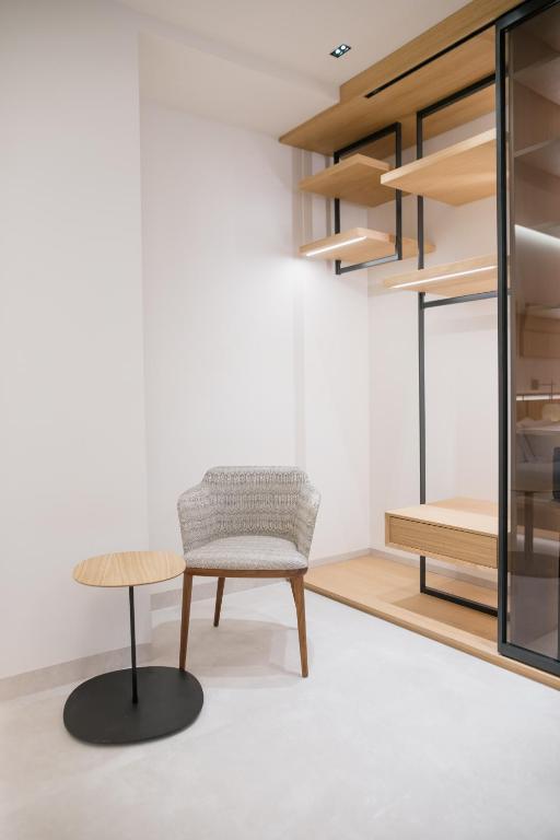 a chair and a table in a room at MYR Puerta Serranos in Valencia