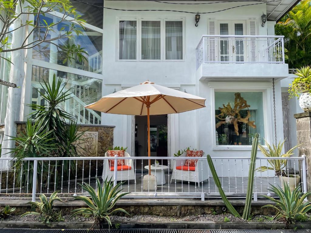 Beach House Canggu – 150m Berawa beach