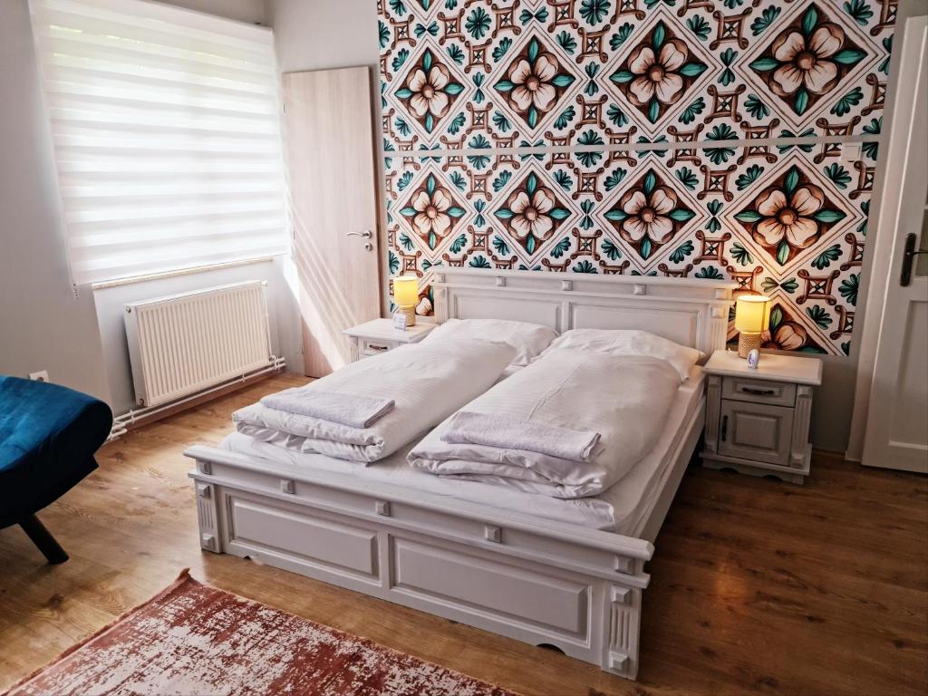 Postel nebo postele na pokoji v ubytování Hürrem Apartman