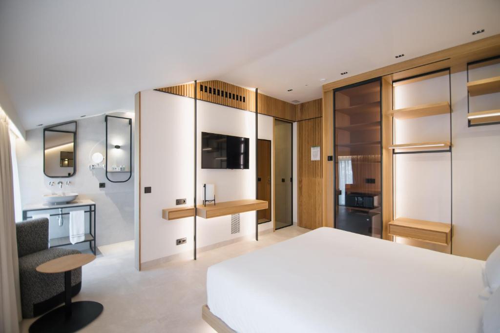 MYR Puerta Serranos, Valencia – Updated 2023 Prices