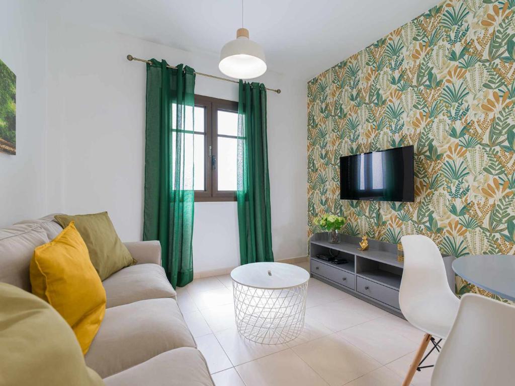 TV a/nebo společenská místnost v ubytování Mahostly Apartamento Comillas PA
