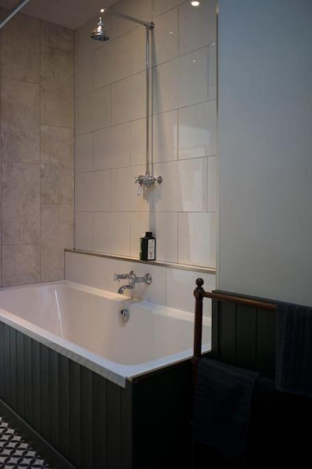 Bagno di The Presbytery, Forres