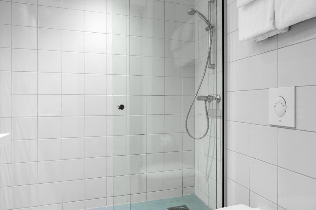 a bathroom with a shower with a glass door at Comfort Hotel Børsparken in Oslo