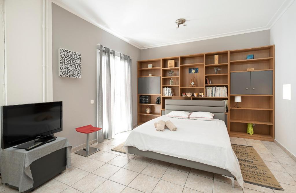 Televízia a/alebo spoločenská miestnosť v ubytovaní Scent Of Freedom Apartment Renovated