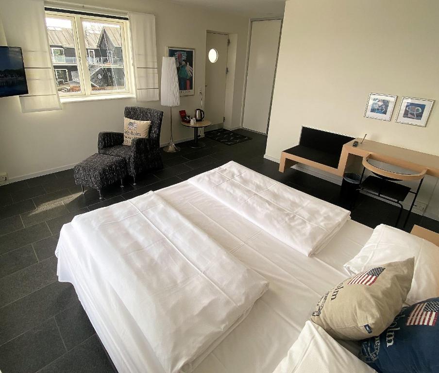 TV a/nebo společenská místnost v ubytování Hotel Strandtangen