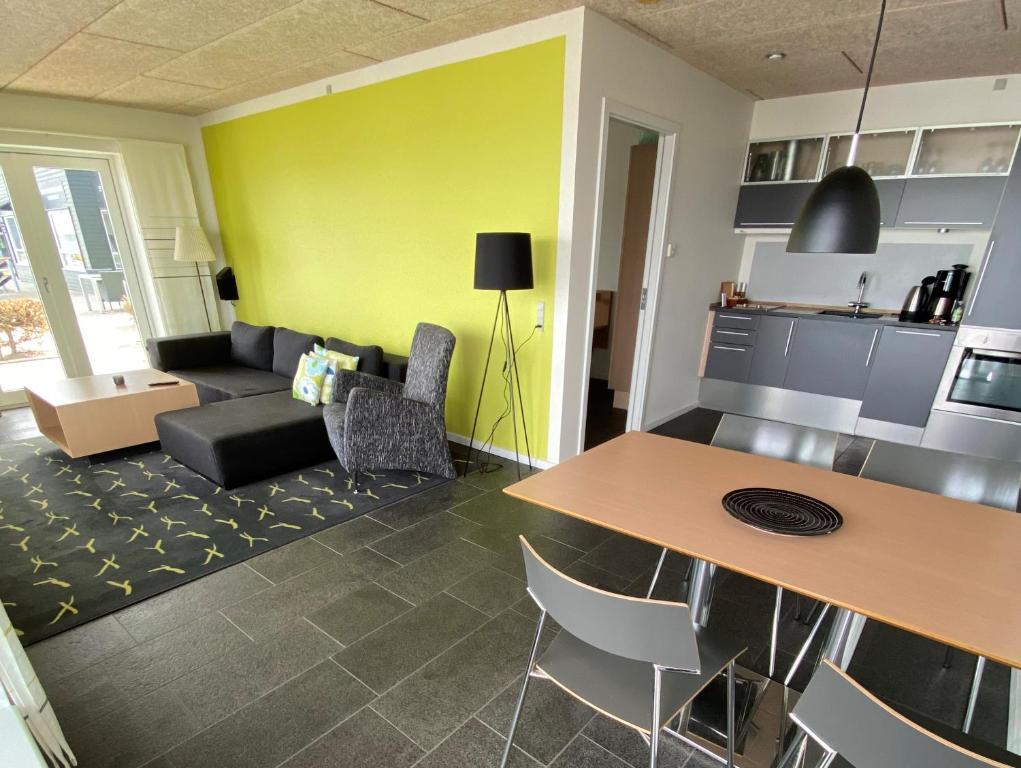 Kuchyň nebo kuchyňský kout v ubytování Hotel Strandtangen