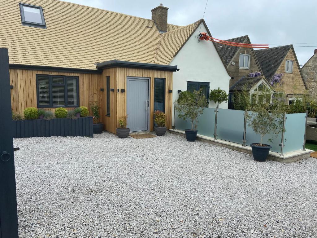 Dewcroft - One-Bedroom House