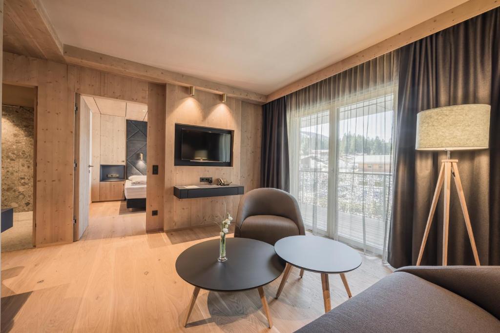 TV a/nebo společenská místnost v ubytování Hotel Kristall - Adults only