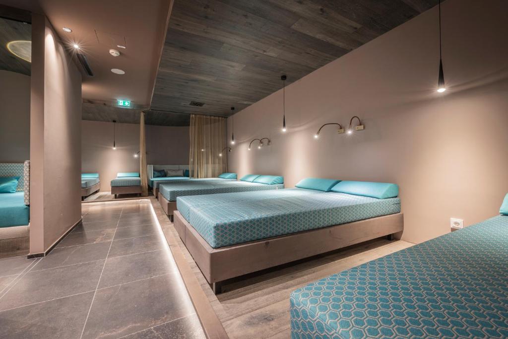Postel nebo postele na pokoji v ubytování Hotel Kristall - Adults only