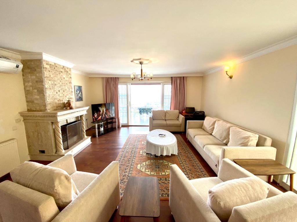 A seating area at BODRUM BURCU VILLA , Magnificent Sea View, Cozy, Free Otopark, Free Wifi