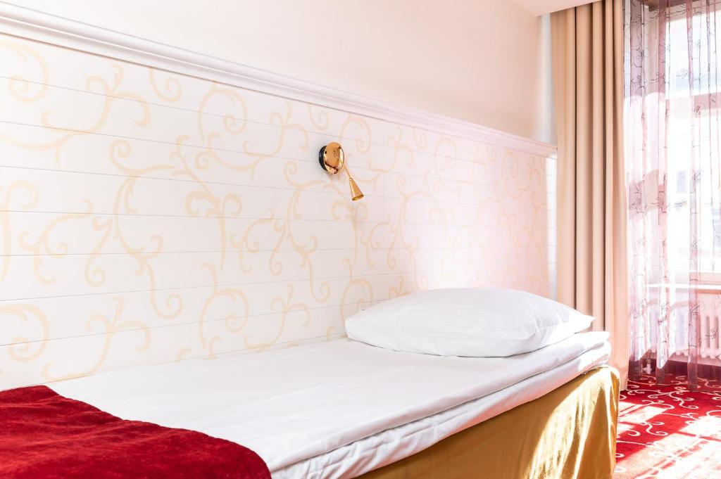 Meriton Old Town Garden Hotel - Standard Single Room With Free Parking