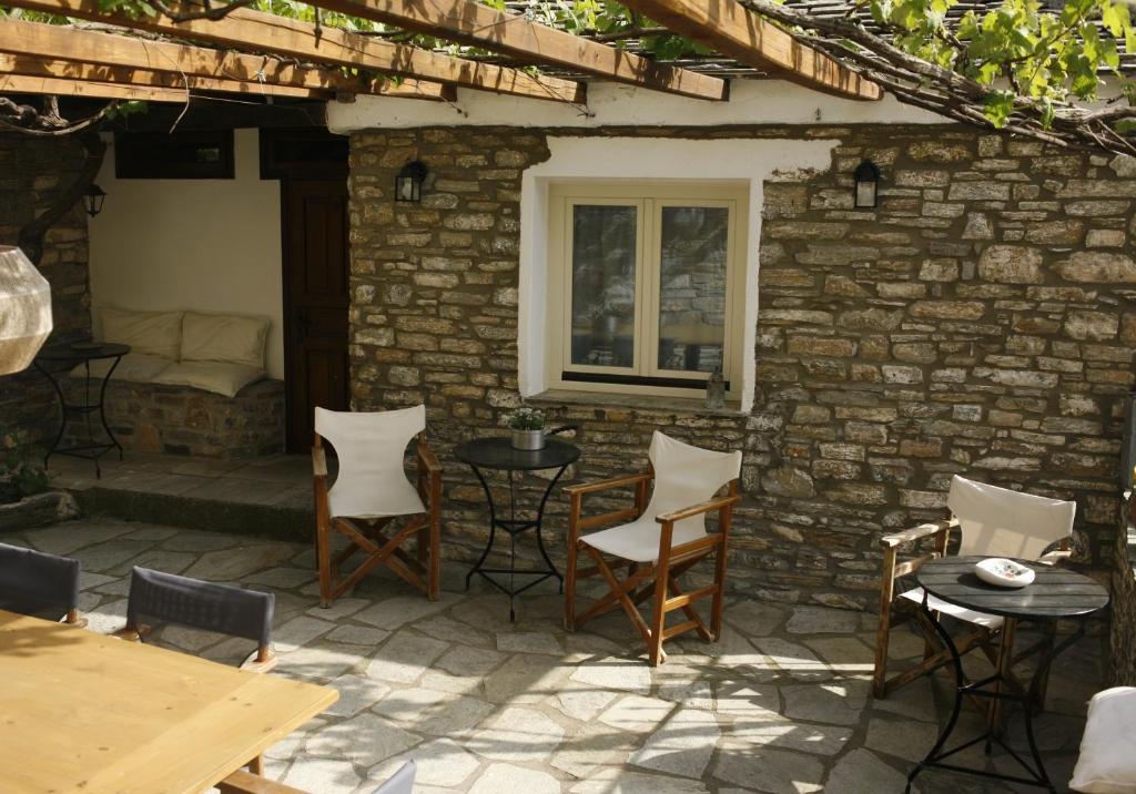 Patio nebo venkovní prostory v ubytování Ξενώνας Λαύκος