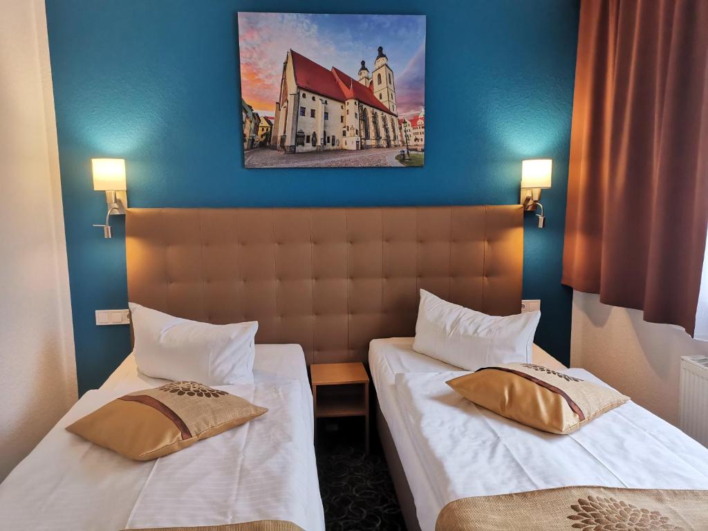 Postel nebo postele na pokoji v ubytování ACRON Hotel Wittenberg