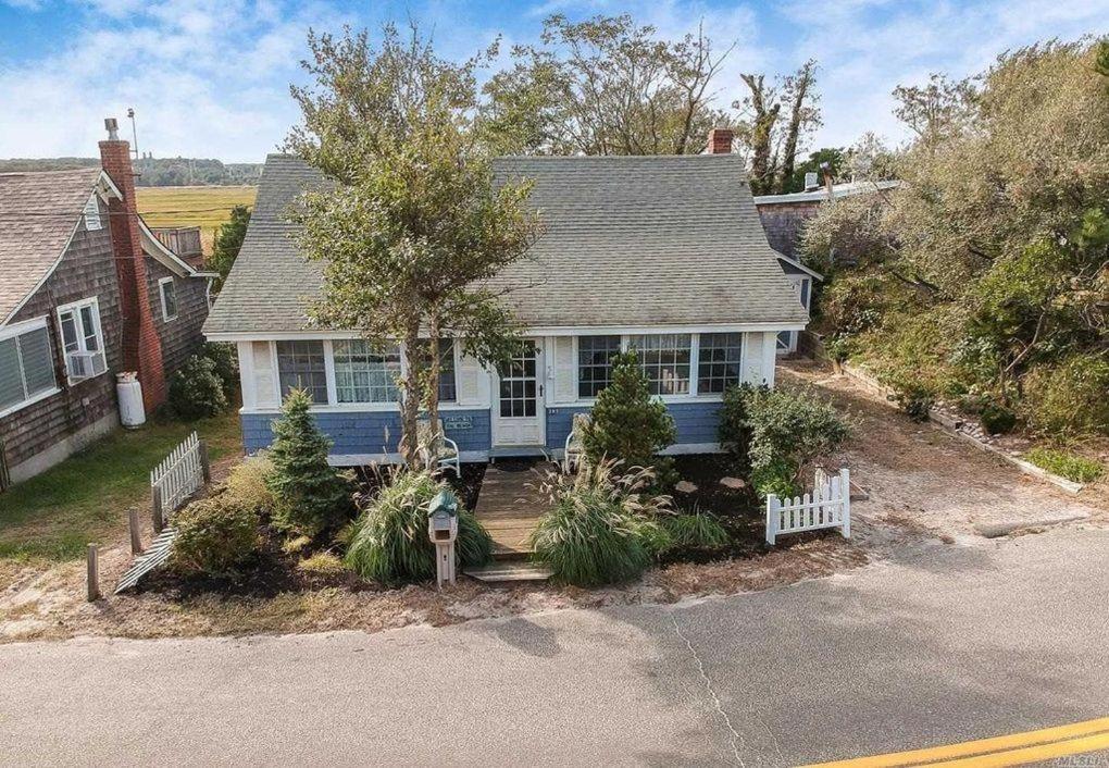 Holiday home Noreen's North Fork Beach House steps to beach Farm Stands