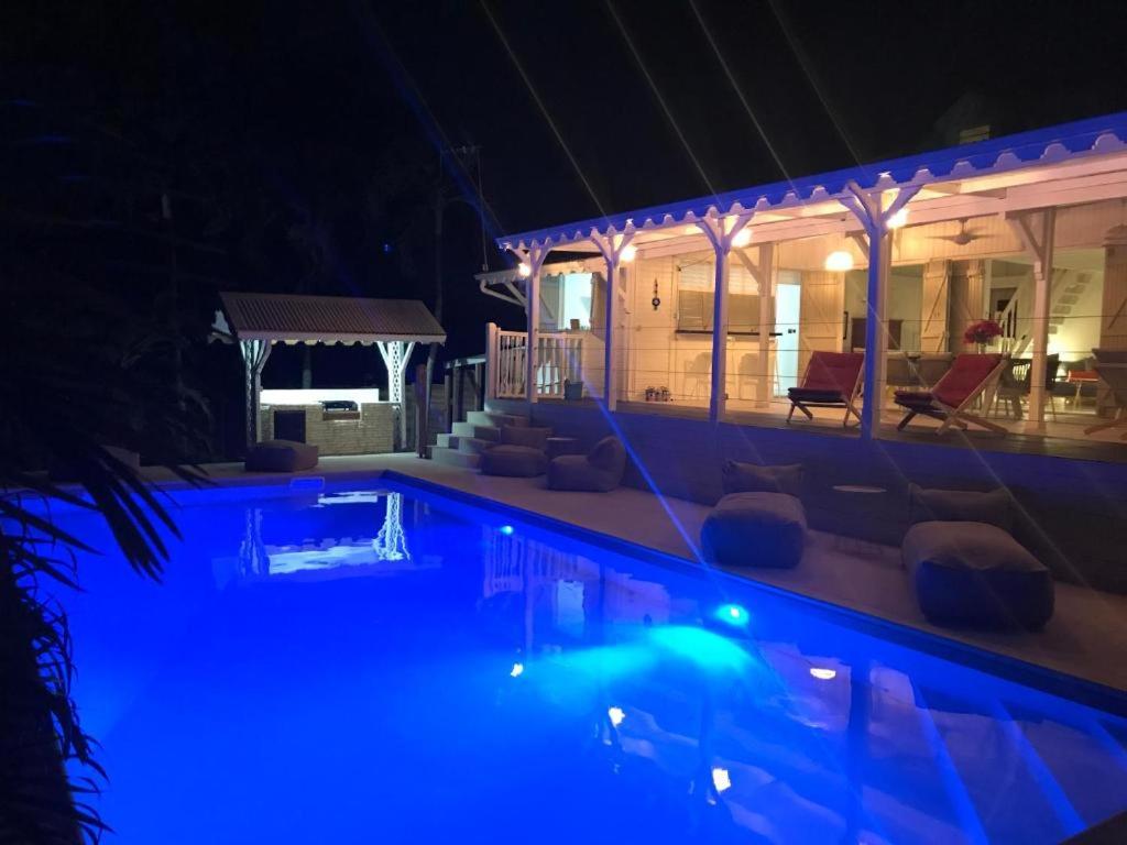 Bazén v ubytování Villa La Belle Creole nebo v jeho okolí
