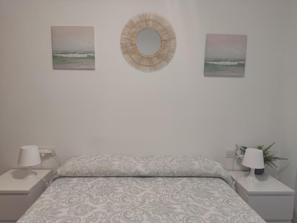 Postel nebo postele na pokoji v ubytování Apartamento Nuevo playa de Piles Complejo Blaumar