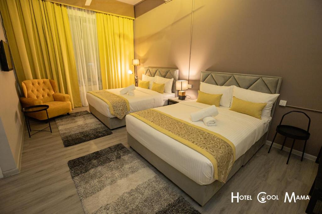 Un pat sau paturi într-o cameră la Hotel COOL MAMA