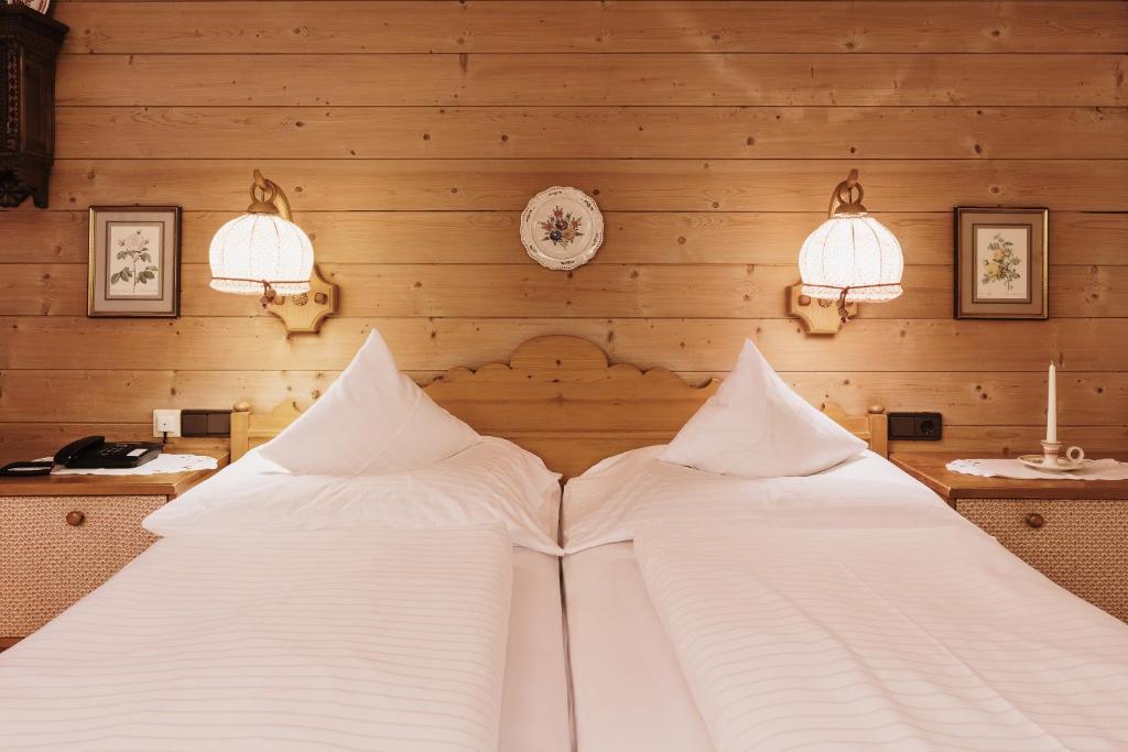 Postel nebo postele na pokoji v ubytování Heimspitze - Alpenhotel & Wirtshaus