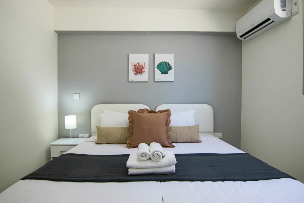 Posteľ alebo postele v izbe v ubytovaní Phaedrus Living City View Fountain Court 08
