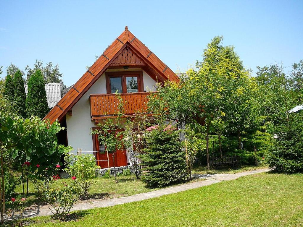 Vonkajšia záhrada v ubytovaní Zöld sziget Apartmanház