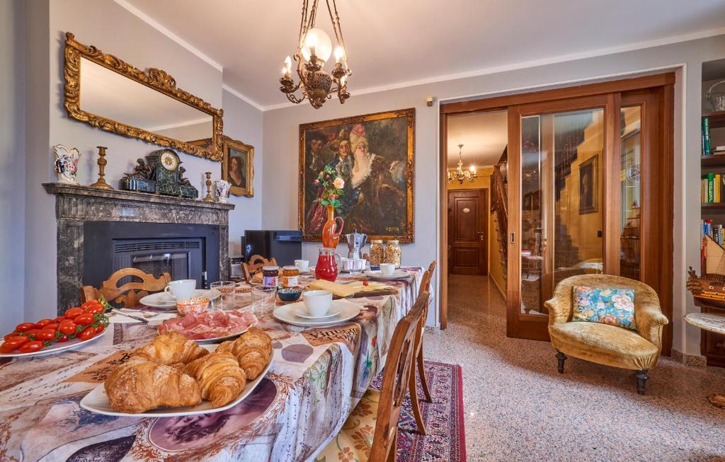 Jedlo v ubytovaní bed & breakfast alebo blízkom okolí