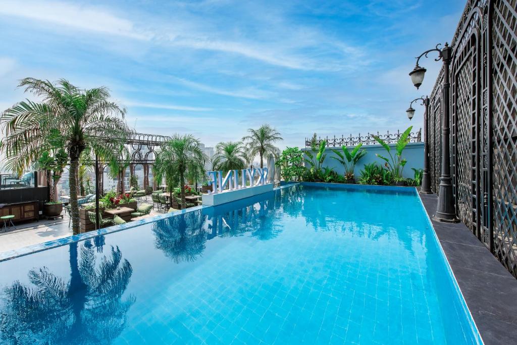 Hanoi Tirant Hotel tesisinde veya buraya yakın yüzme havuzu