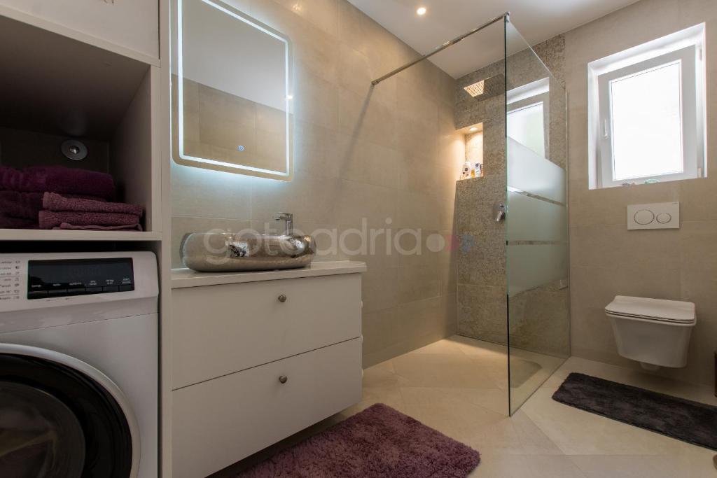 Kúpeľňa v ubytovaní Villa Smaragd - Saphir - Luxury Apartment With Shared Pool