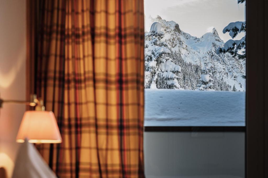Nespecifikovaný výhled na hory nebo výhled na hory při pohledu z hotelu